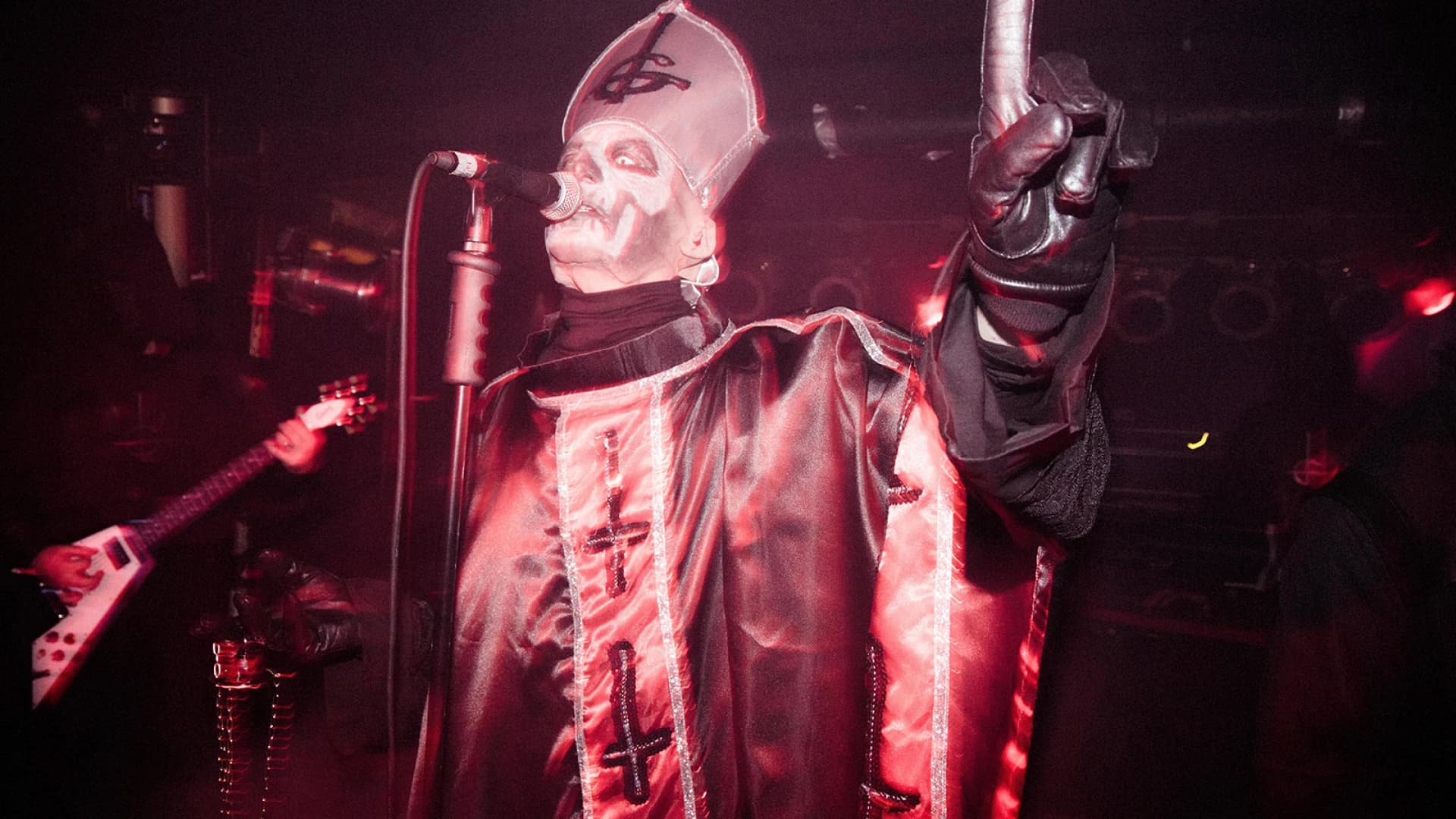 El concepto visual de Ghost tomó forma antes de los primeros shows